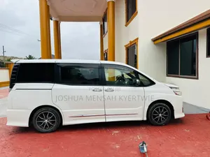Toyota Voxy SV Premium 2014 White