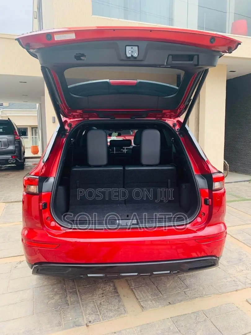 Mitsubishi Outlander SE Launch Edition 2022 Red