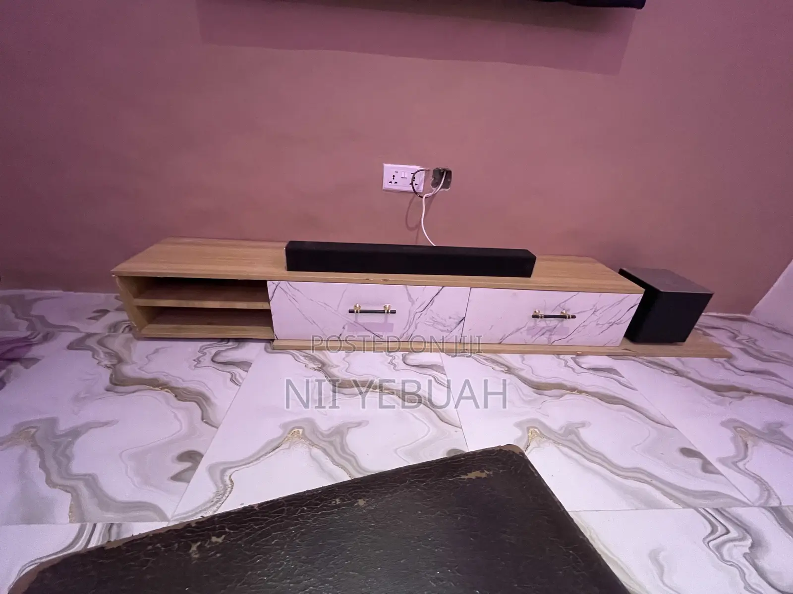 Simple TV Unit