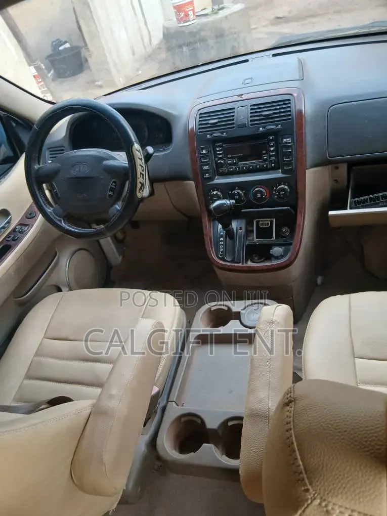 Kia Sedona 2005 White