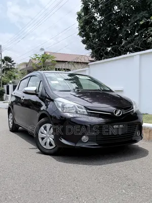 Toyota Vitz 1.3 FWD 5dr 2015 Purple