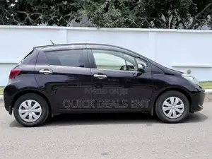 Toyota Vitz 1.3 FWD 5dr 2015 Purple
