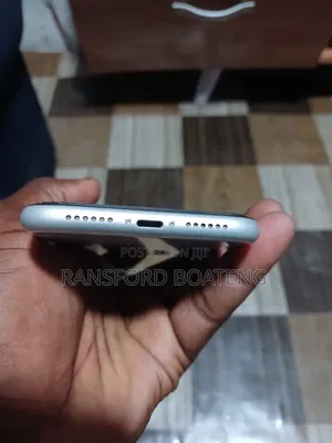 Apple iPhone XR 64 GB White