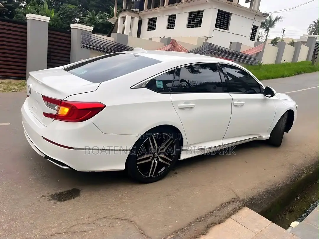 Honda Accord Touring 2.0T 2018 White