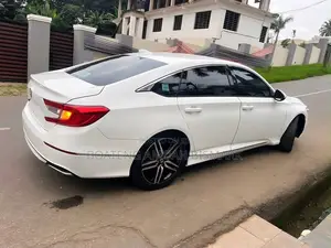 Honda Accord Touring 2.0T 2018 White
