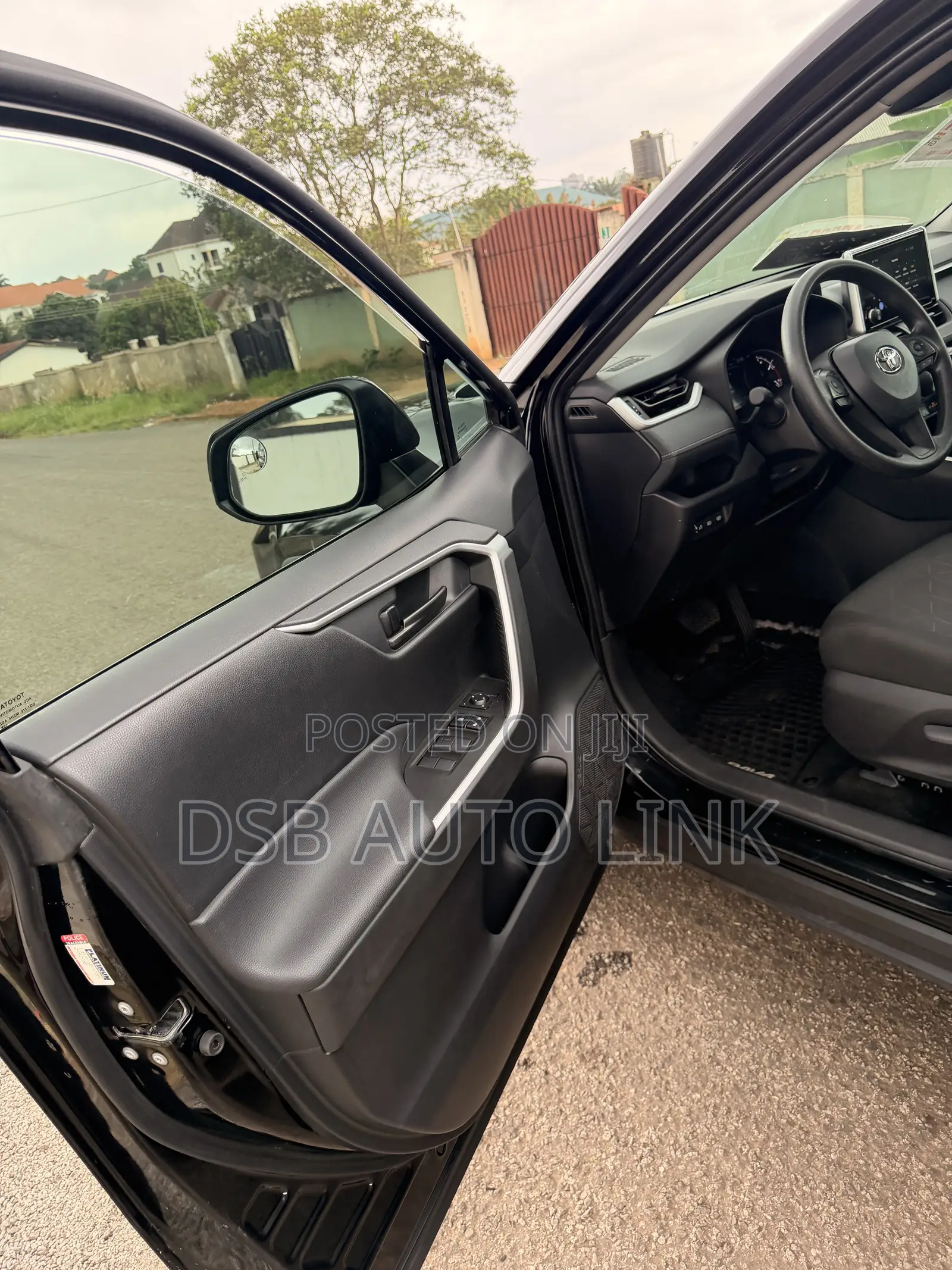 Toyota RAV4 LE 2025 Black