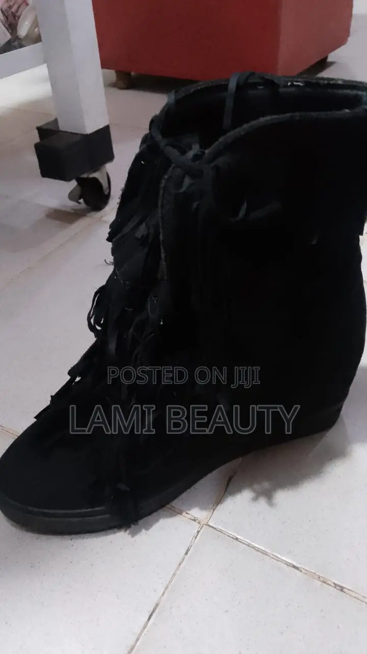 Black High Top Shoes Size 39-40