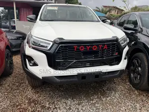 New Toyota Hilux 2025 White