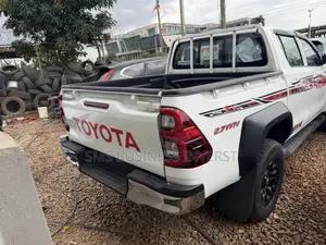 New Toyota Hilux 2025 White