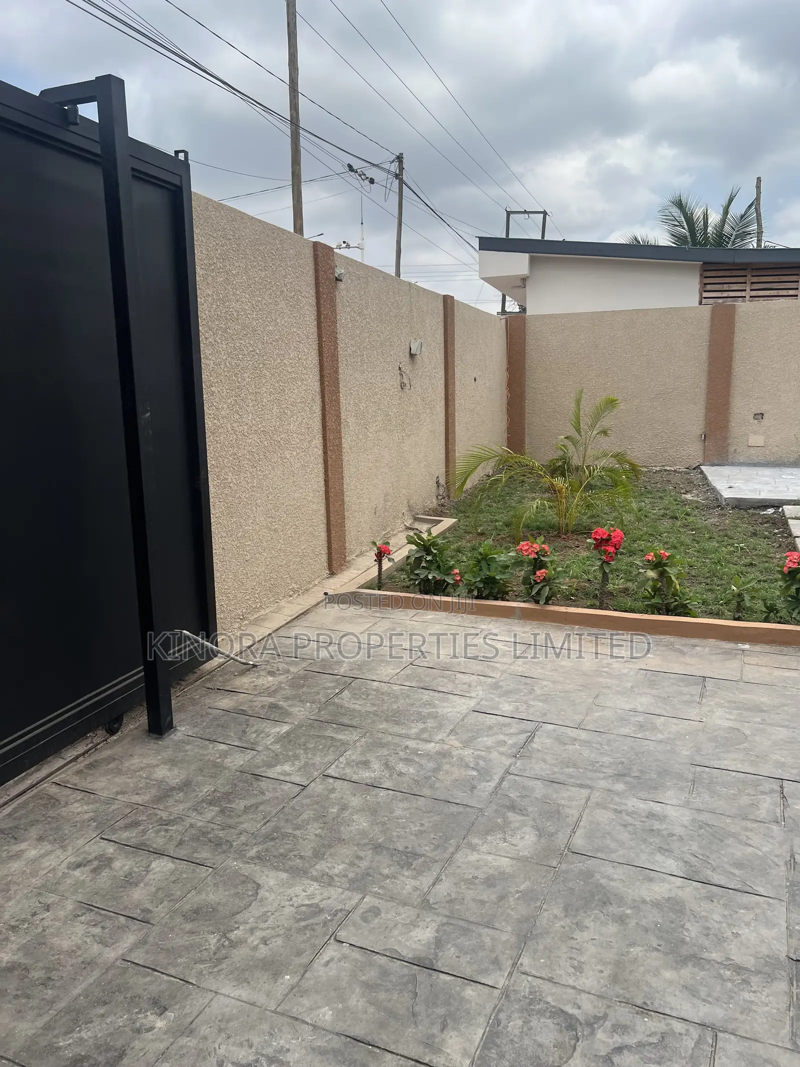 2bdrm Apartment in Winsconsin, North Legon for rent