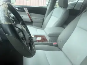 Toyota Highlander Limited 3.5l 4WD 2013 White