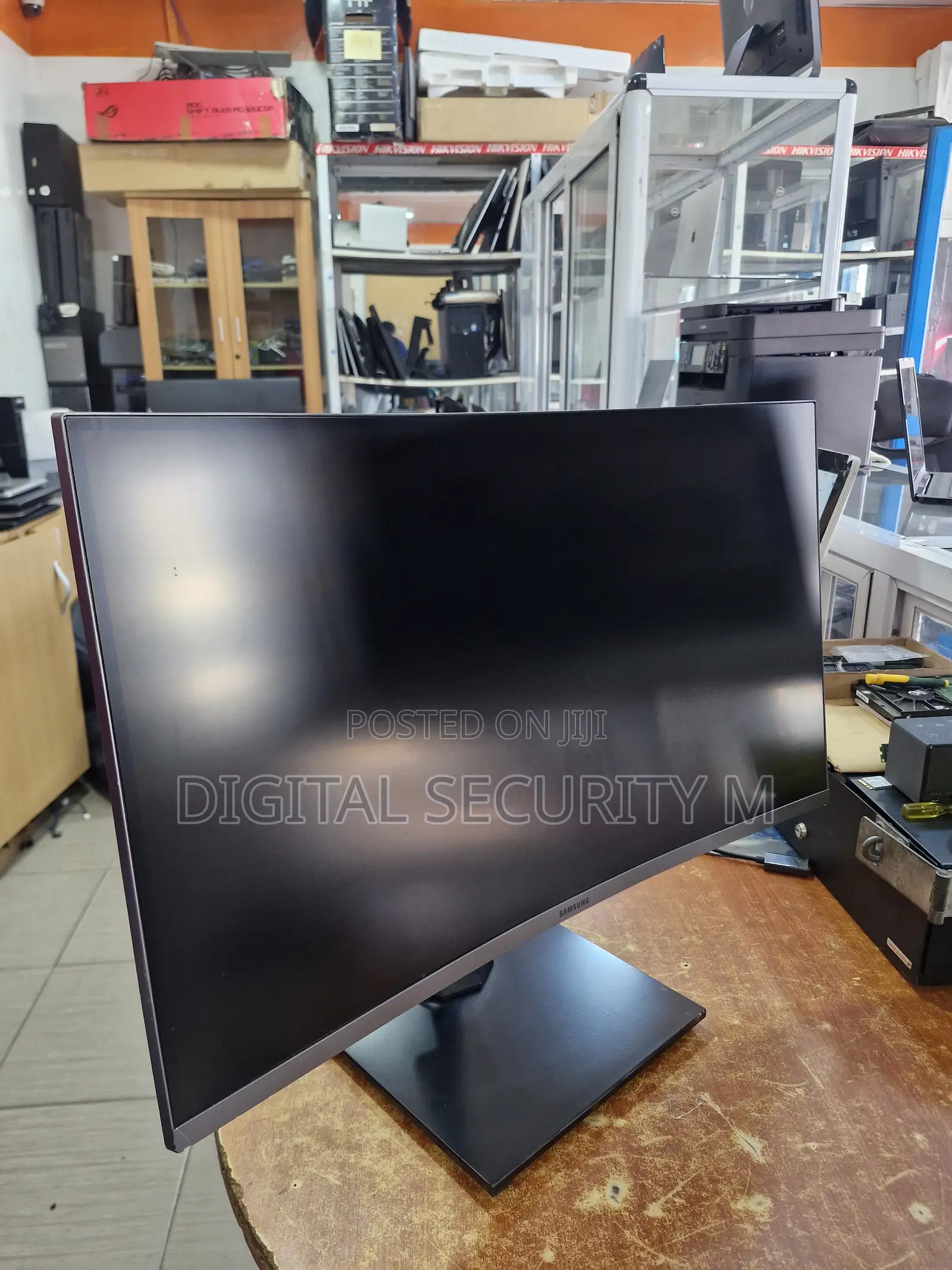 27" WQHD 16:9 Gaming Curved Monitor With 144Hz