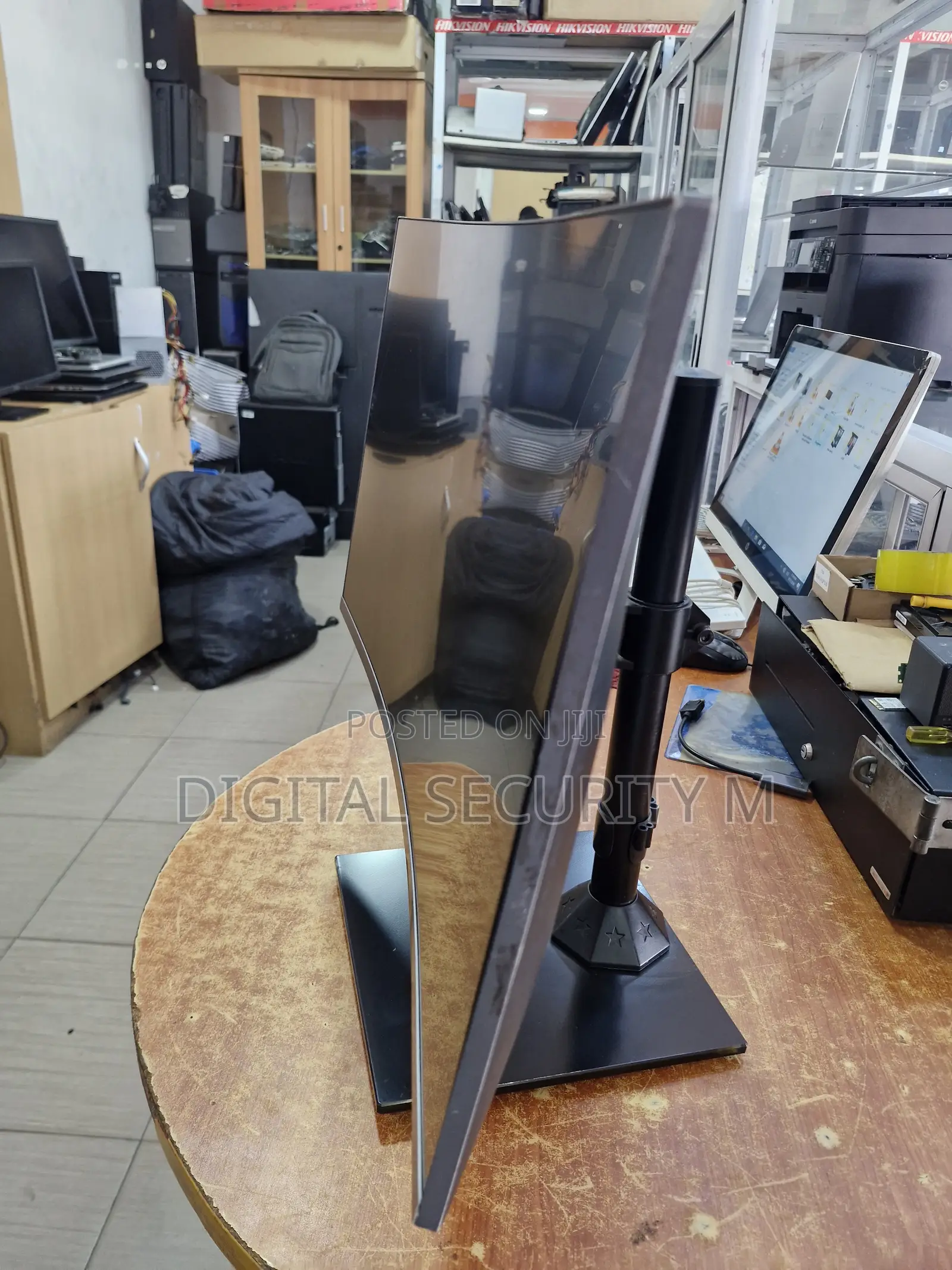 27" WQHD 16:9 Gaming Curved Monitor With 144Hz