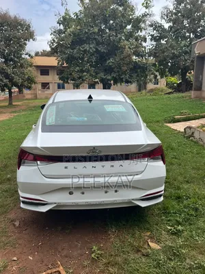 Hyundai Elantra SE 2022 White