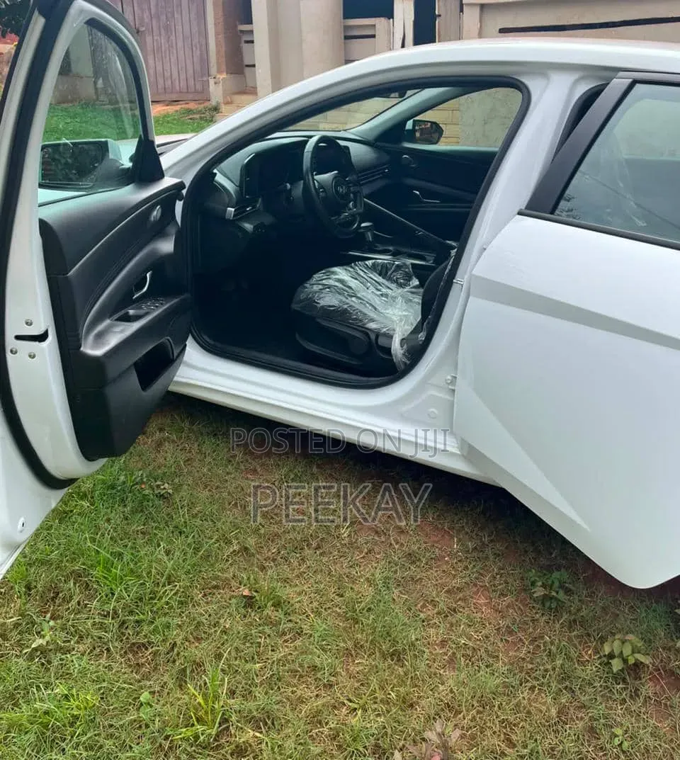 Hyundai Elantra SE 2022 White