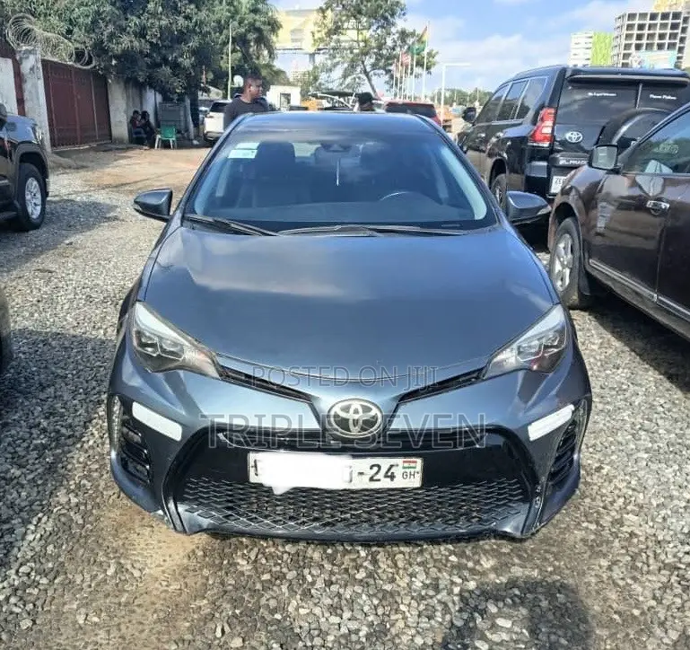 Toyota Corolla SE (1.8L 4cyl 6M) 2018 Gray