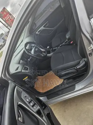 Hyundai Elantra Limited 4dr Sedan (1.8L 4cyl 6A) 2015 Gray