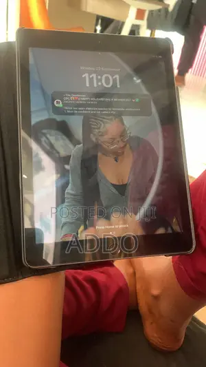 Apple iPad 5 (2022) 32 GB Silver