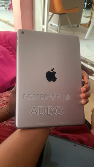 Apple iPad 5 (2022) 32 GB Silver