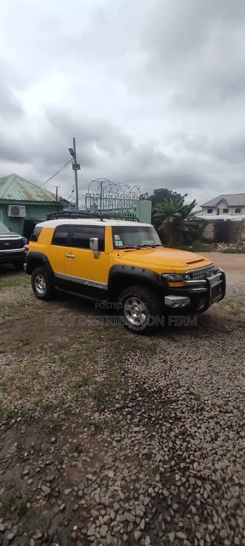 Toyota FJ Cruiser 2015 Yellow