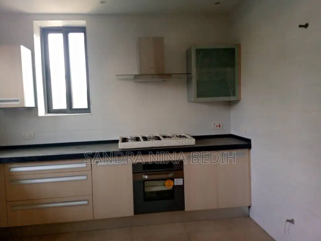 Furnished 3bdrm Mansion in Resident Area, Dzorwulu for sale