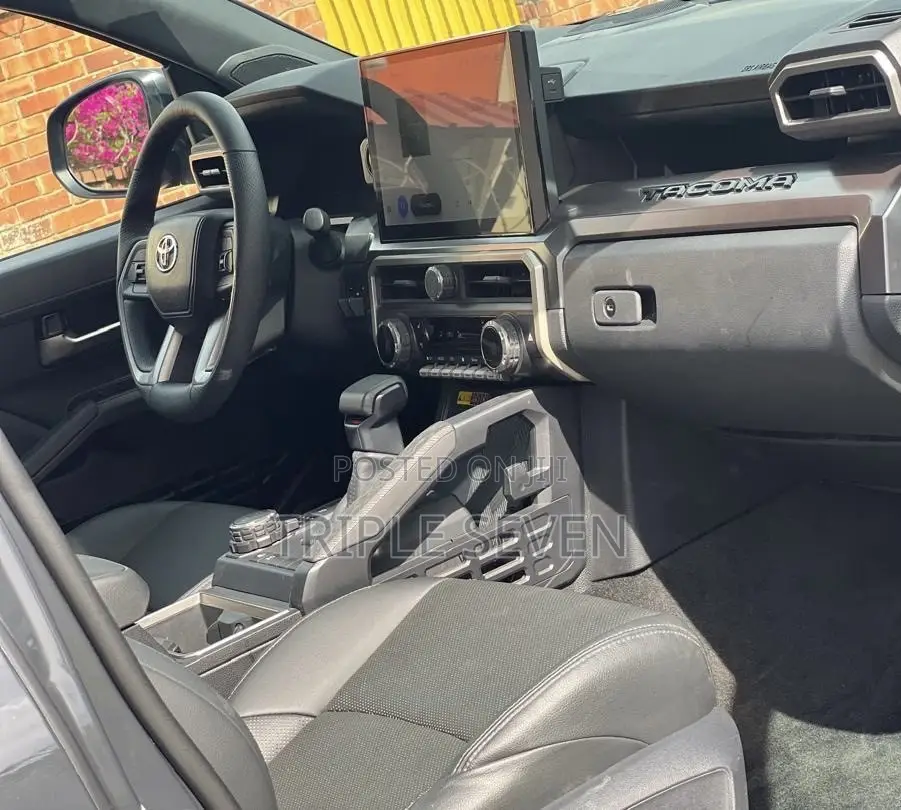 Toyota Tacoma 2024 Black