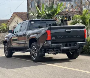 Toyota Tacoma 2024 Black