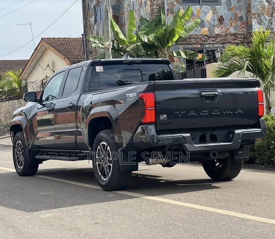 Toyota Tacoma 2024 Black