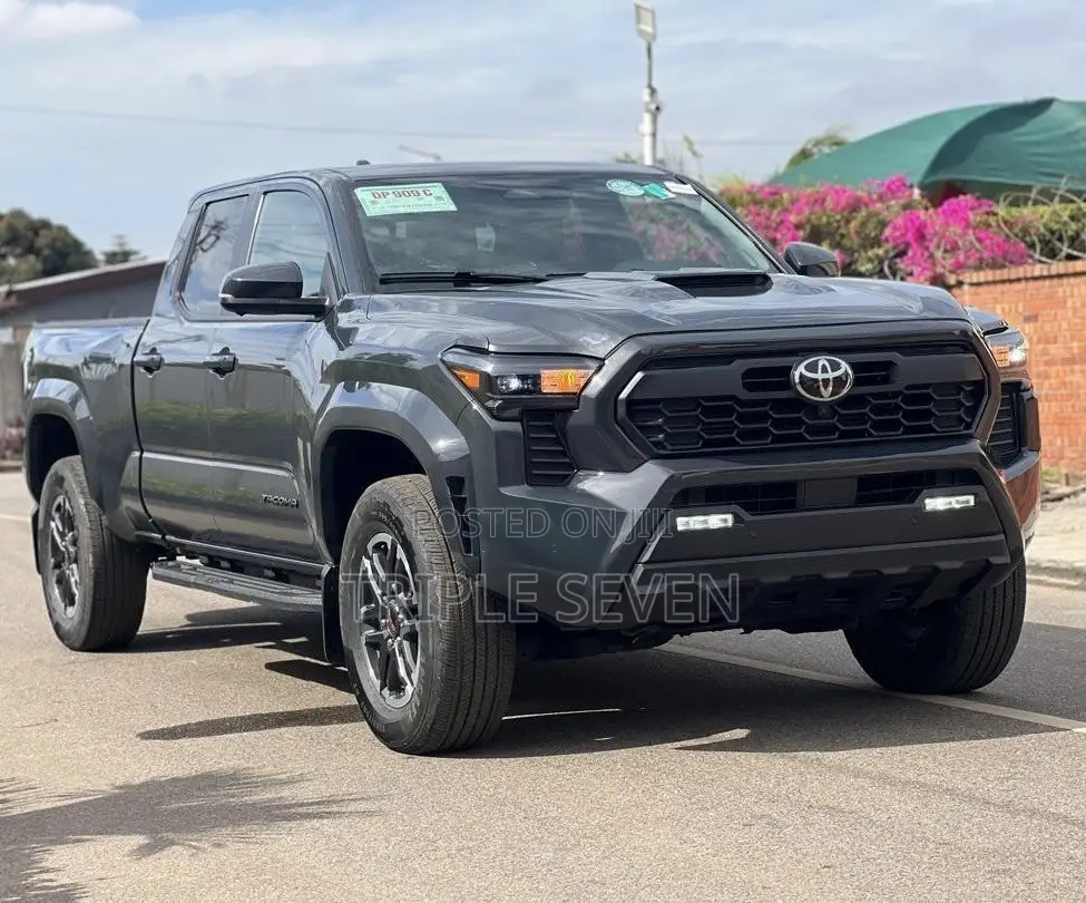 Toyota Tacoma 2024 Black