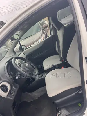 Toyota Vitz 1.3 AWD 3dr 2013 White
