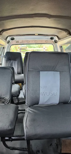 Hyundai H-100 2000 Silver