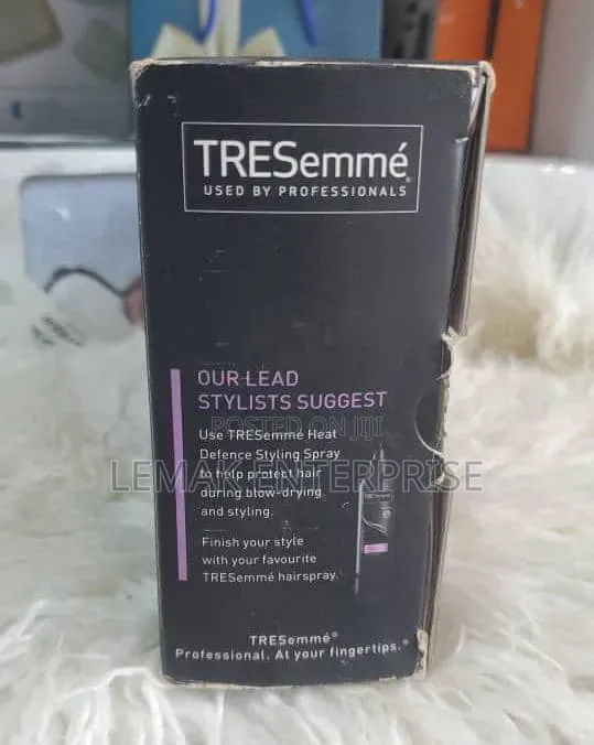 TRESemmé Full Finish Air Styler 300W Hot Air Hair Dry Style Brush