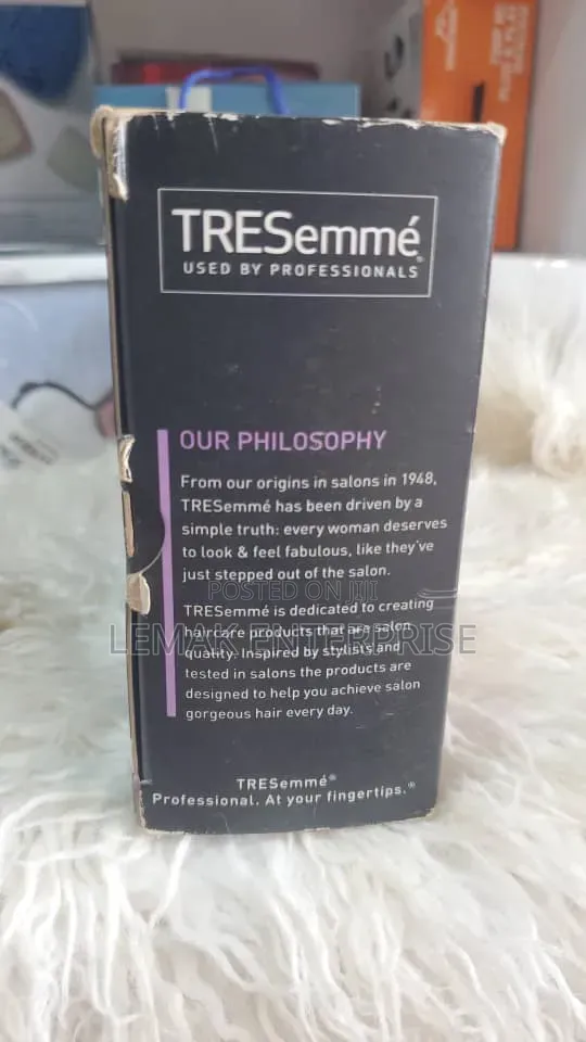 TRESemmé Full Finish Air Styler 300W Hot Air Hair Dry Style Brush