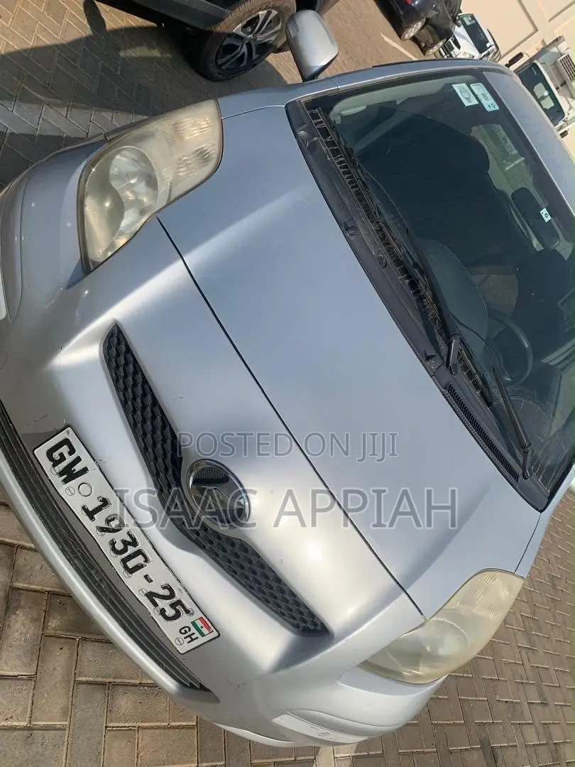 Toyota Vitz 1.3 FWD 3dr 2010 Silver