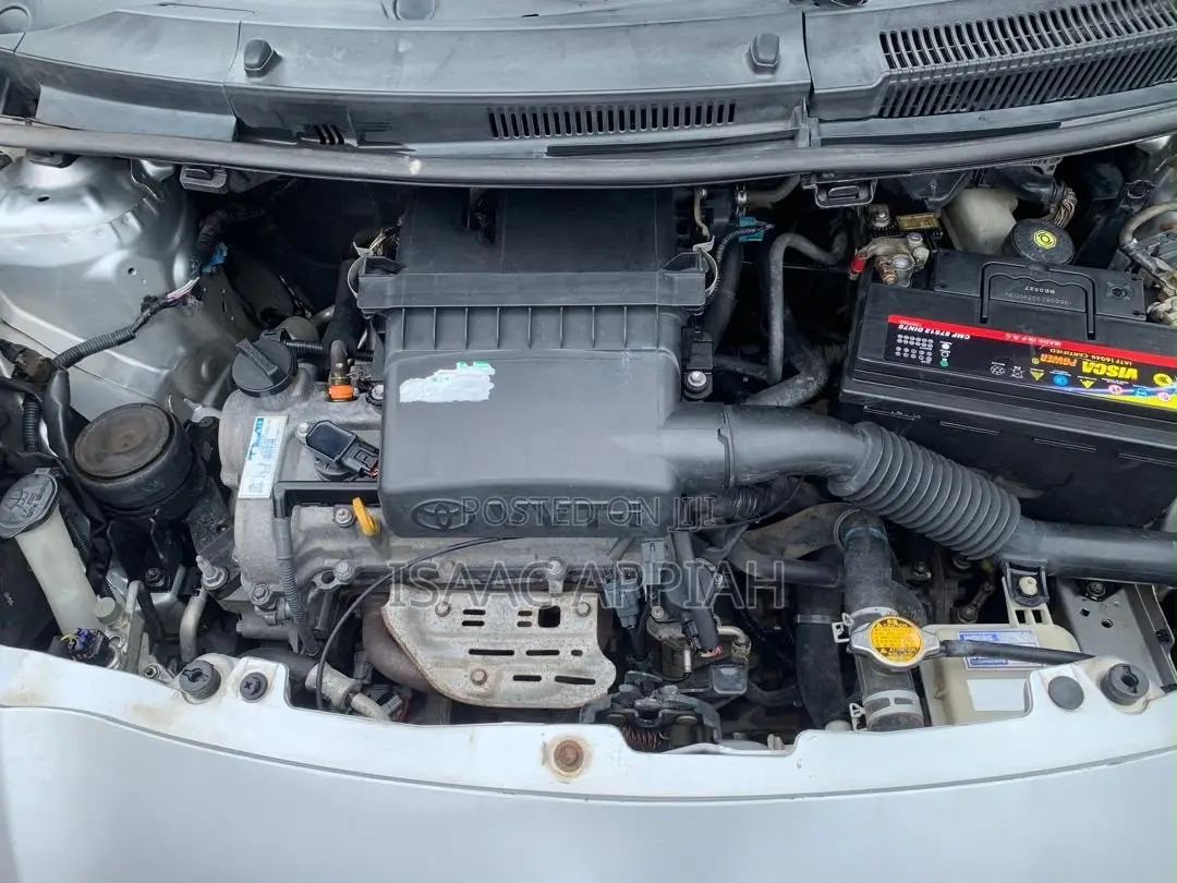 Toyota Vitz 1.3 FWD 3dr 2010 Silver