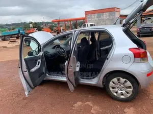 Toyota Vitz 1.3 FWD 3dr 2010 Silver