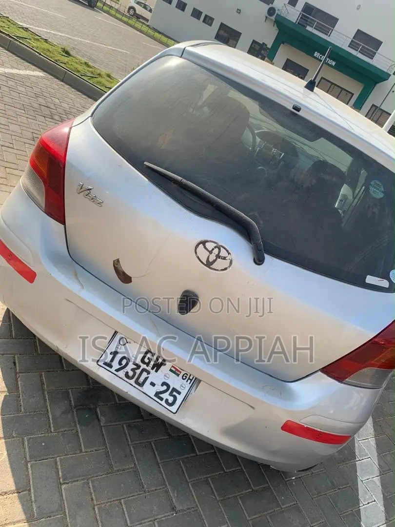 Toyota Vitz 1.3 FWD 3dr 2010 Silver
