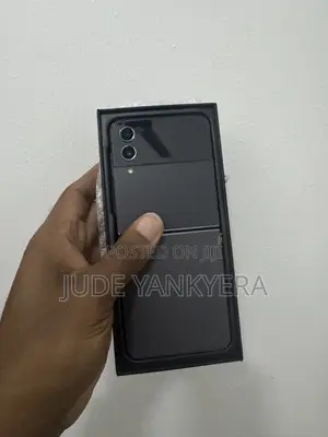 New Samsung Galaxy Z Flip4 256 GB Black