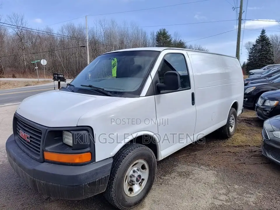GMC Savana 2011 White