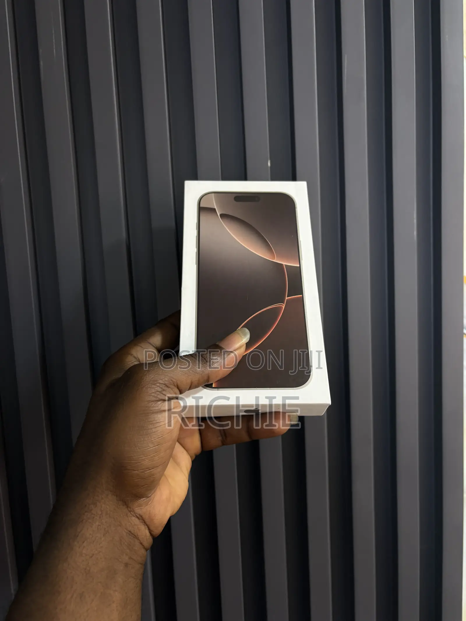 New Apple iPhone 16 Pro 256 GB Gold