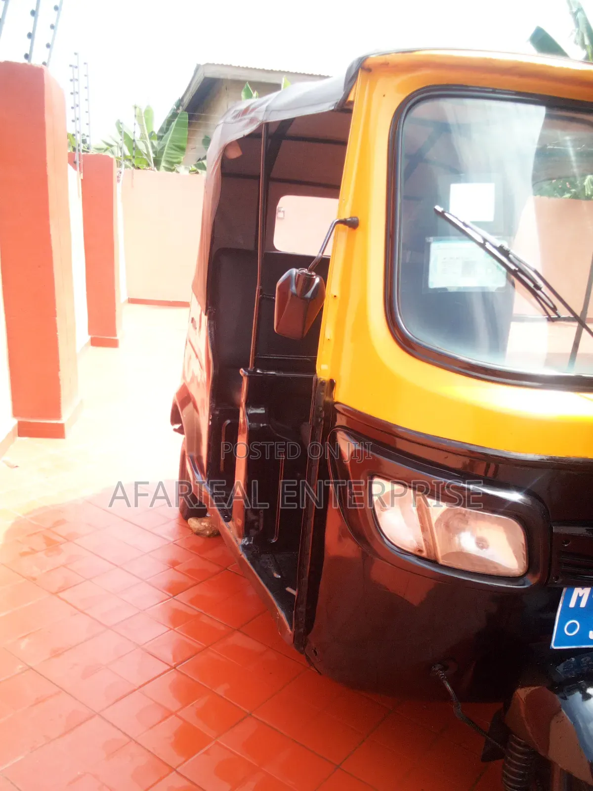 Bajaj 2017 Black