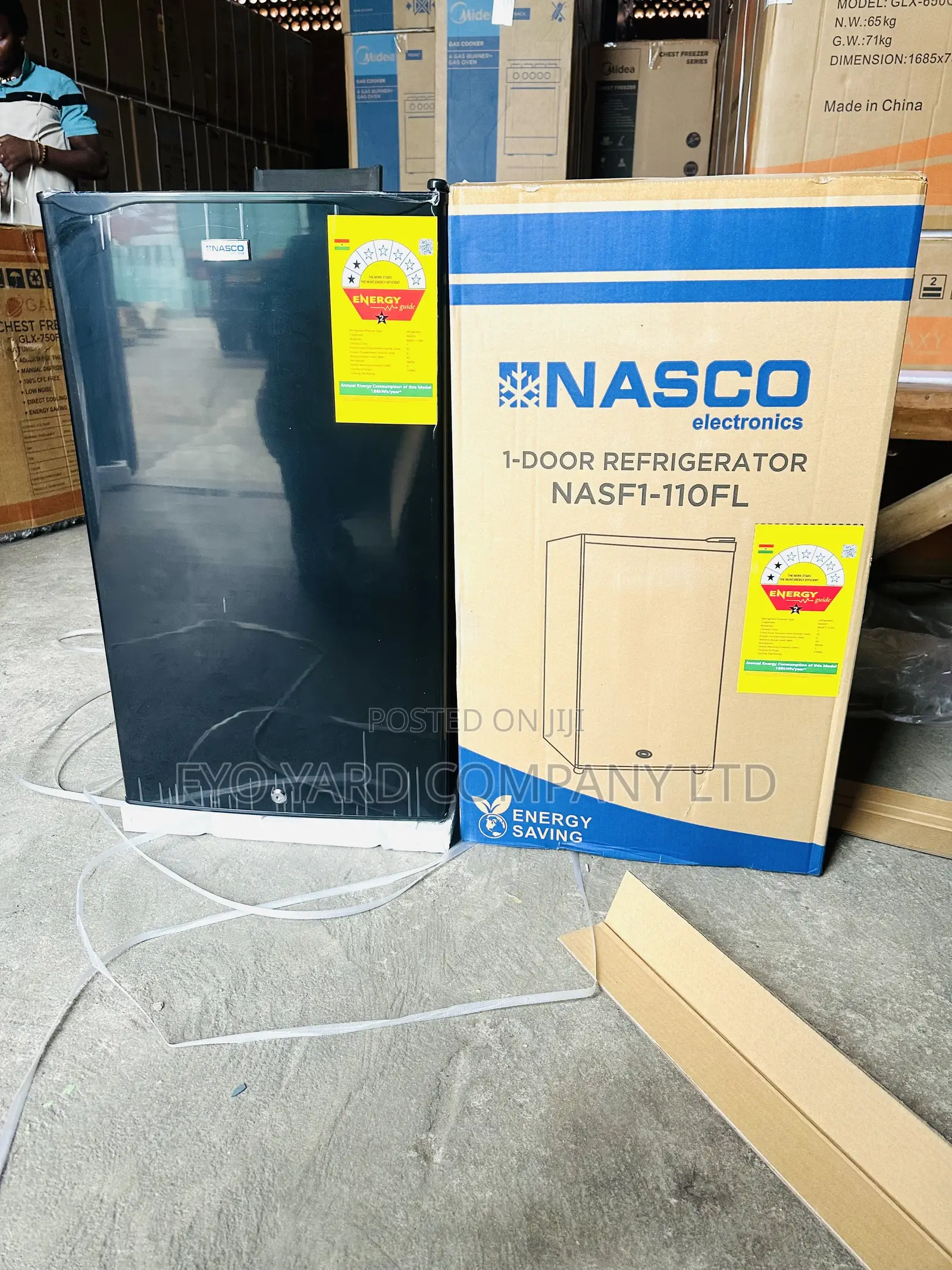 Compact and Space-Saving Nasco 92L Freezer and Fridge