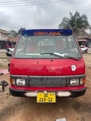 Nissan Caravan (Urvan) 1999 Red