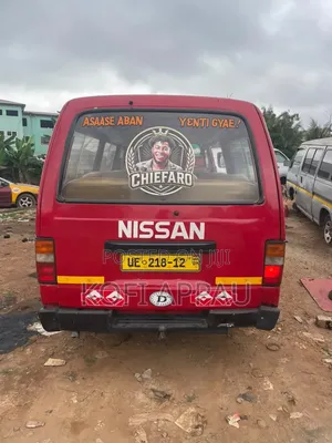 Nissan Caravan (Urvan) 1999 Red