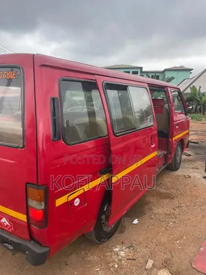 Nissan Caravan (Urvan) 1999 Red