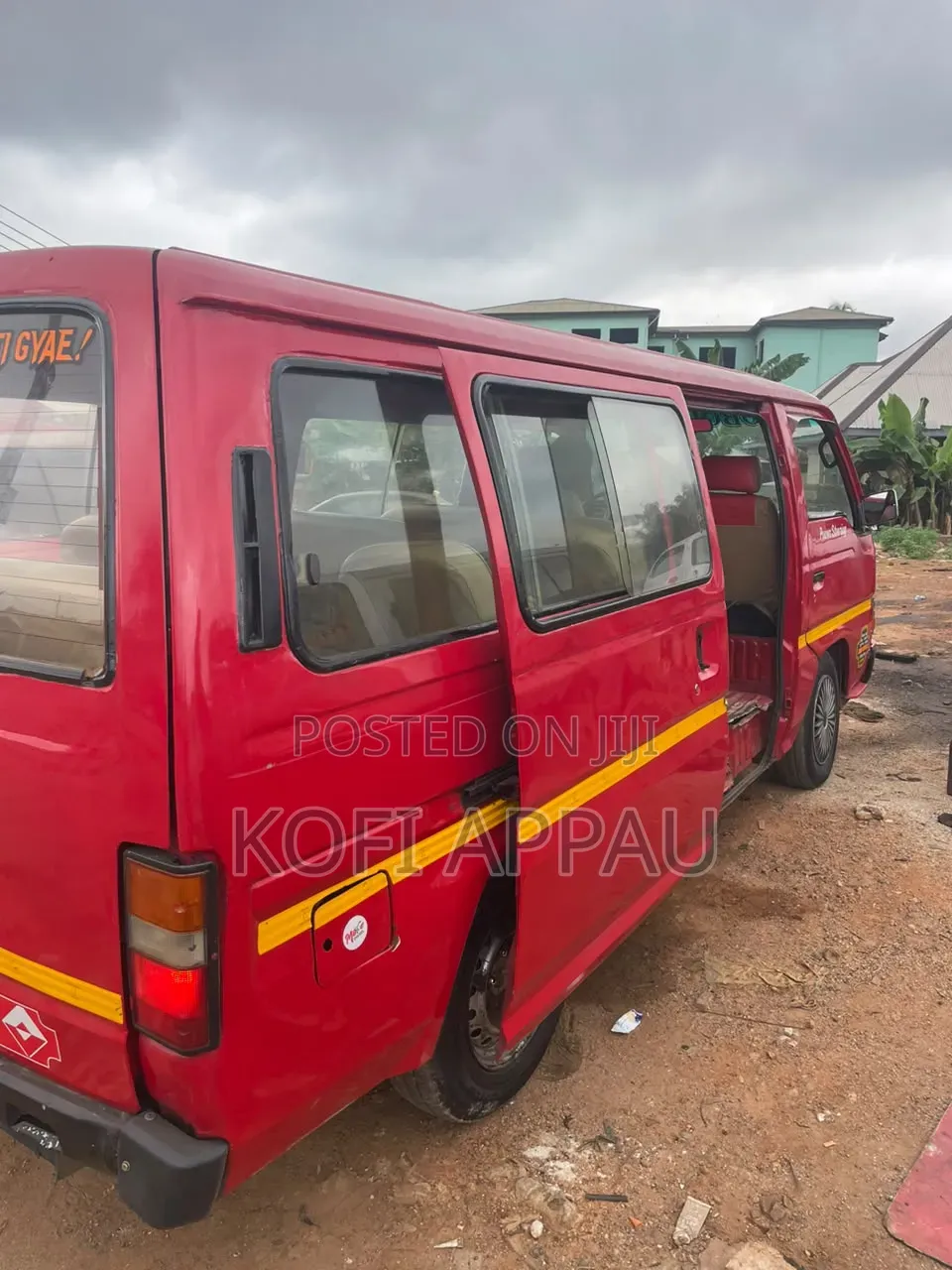 Nissan Caravan (Urvan) 1999 Red