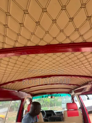 Nissan Caravan (Urvan) 1999 Red
