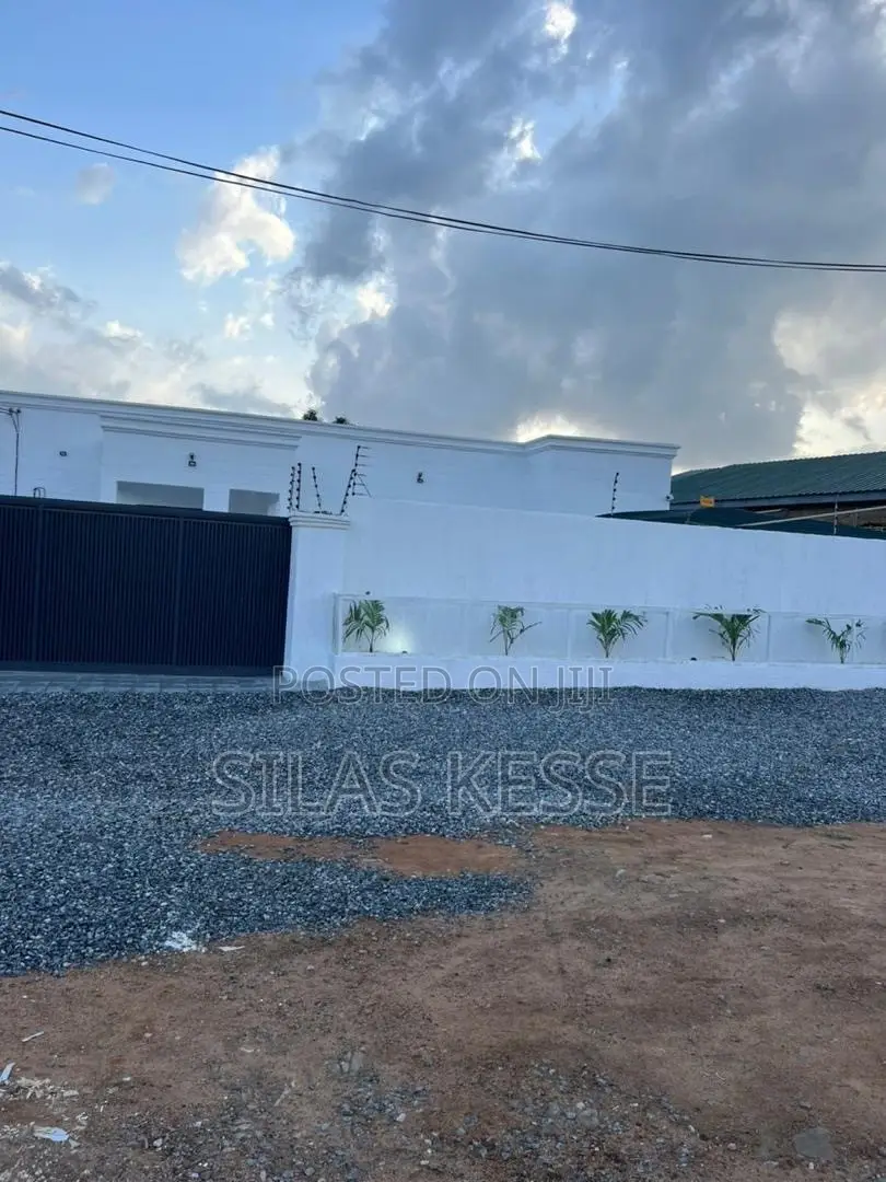 4bdrm Townhouse/Terrace in Frimps Properties, Amasaman for sale
