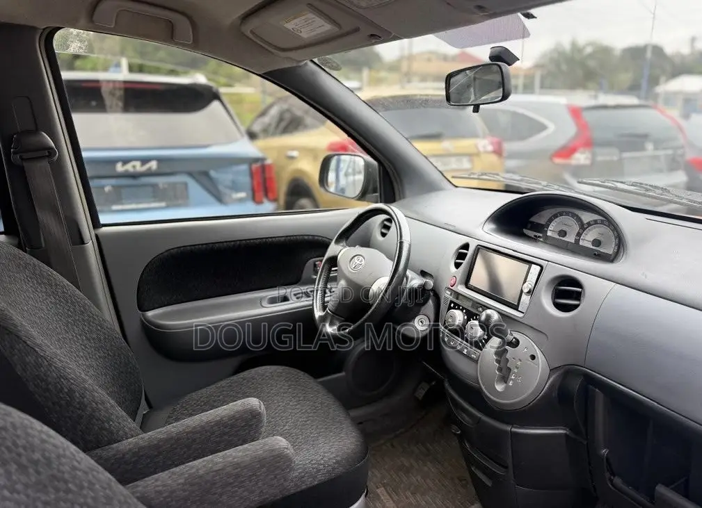 Toyota Sienta 2013 Black
