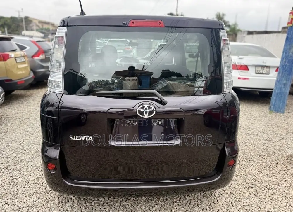 Toyota Sienta 2013 Black